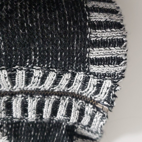 Mystree Woven Long Sleeve Hooded Zip Up Cardigan - Picture 3 of 9